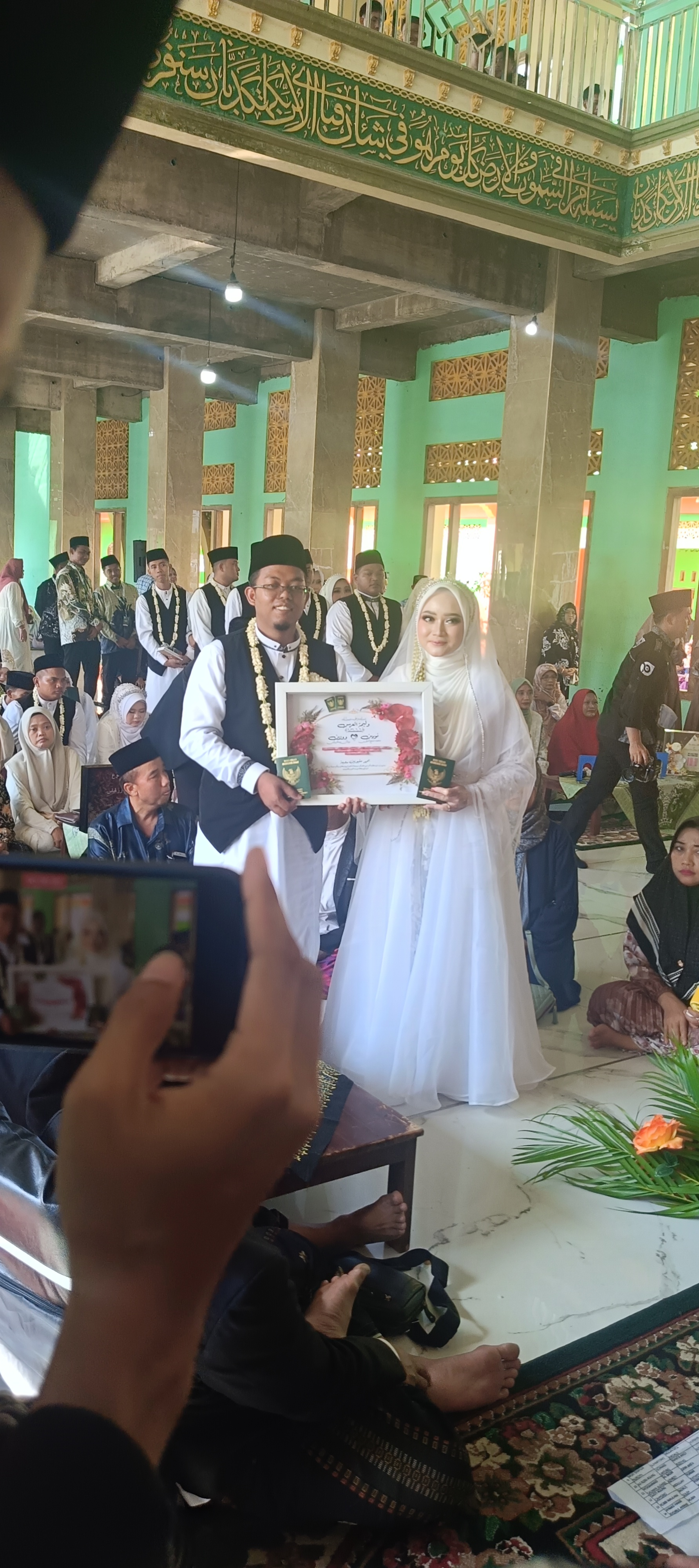 14 Pasang Santri Ponpes Nuris Pungging Mojokerto Nikah Bersama.