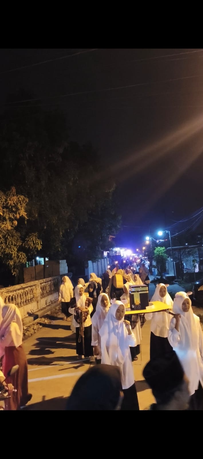 Nyala Obor Santri Mahad An Nur Singowangi: Syiar Takbiran Sarat Makna Perjuangan dan Persatuan